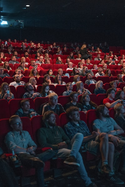 奇幻史诗剧《龙之家族》第二季海报，龙与骑士在天空翱翔
